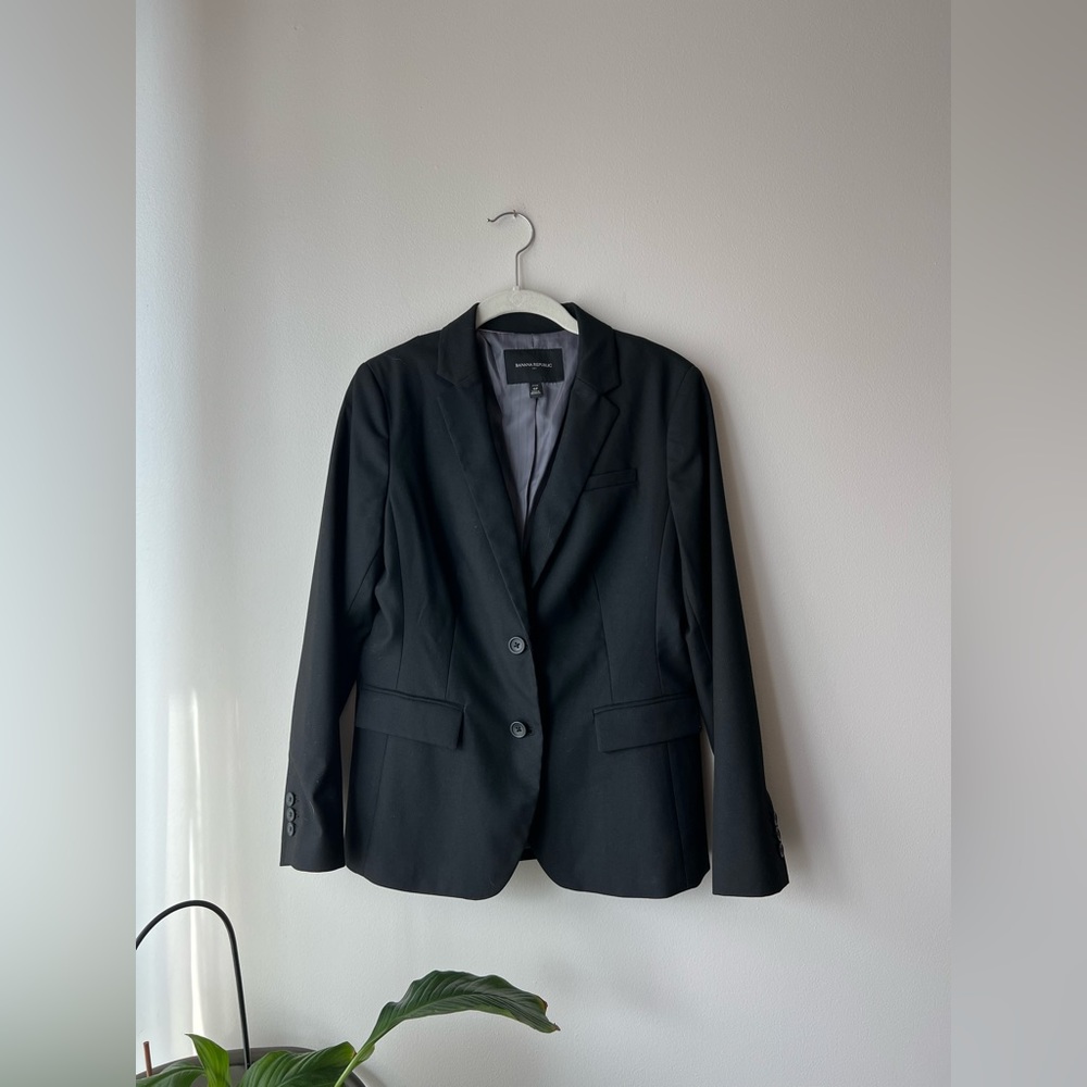 6P | Banana Republic Ladies’ Black Blazer